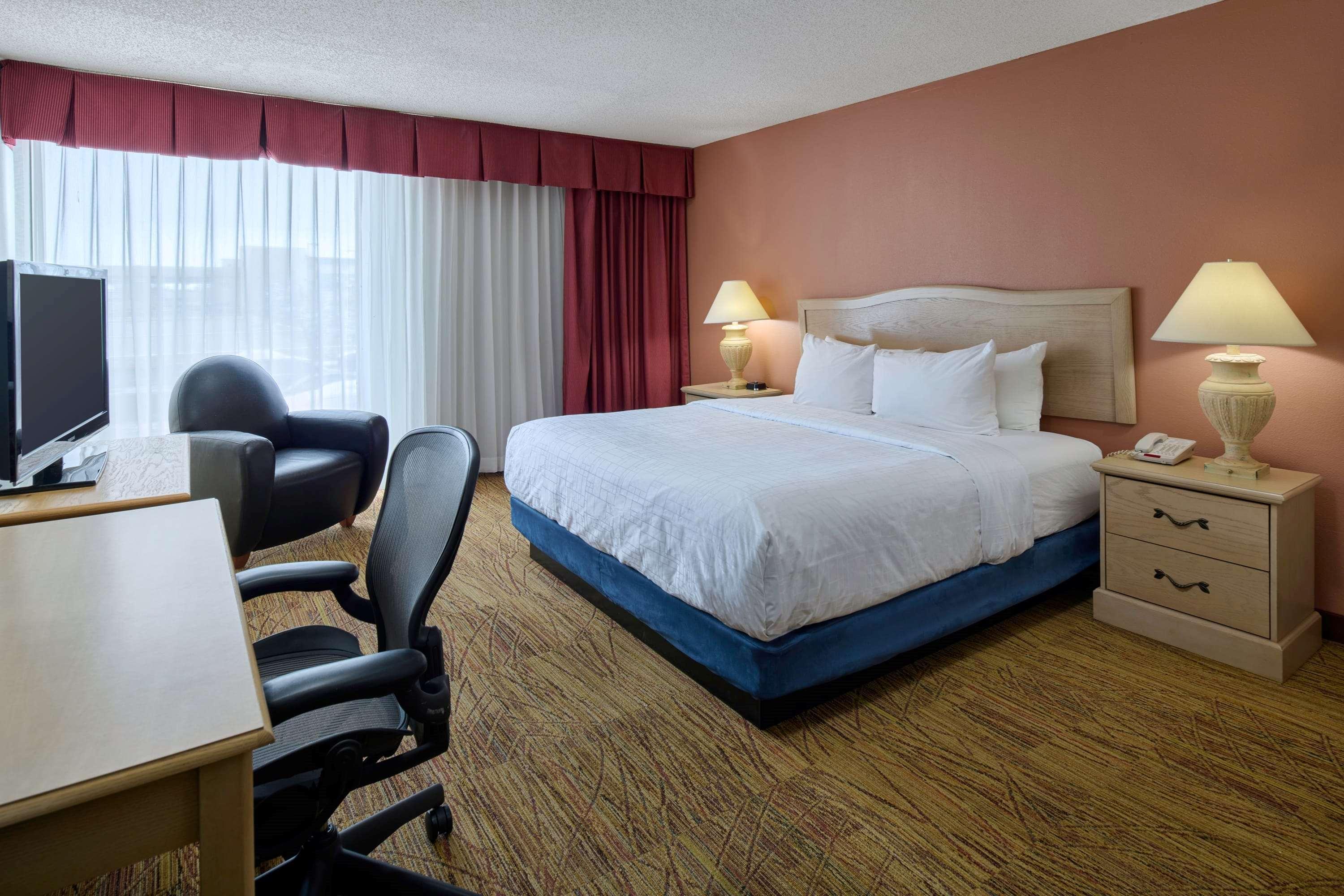 Hotel Wyndham El Paso Airport And Water Park Exterior foto
